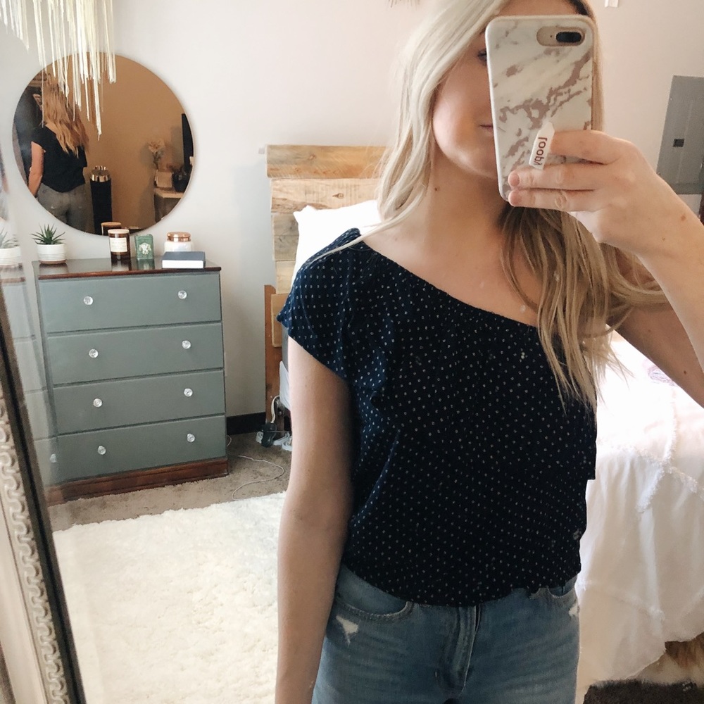 One-shoulder top
